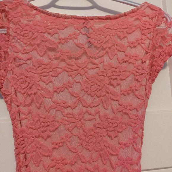 Lace dress - Picture 2 of 6